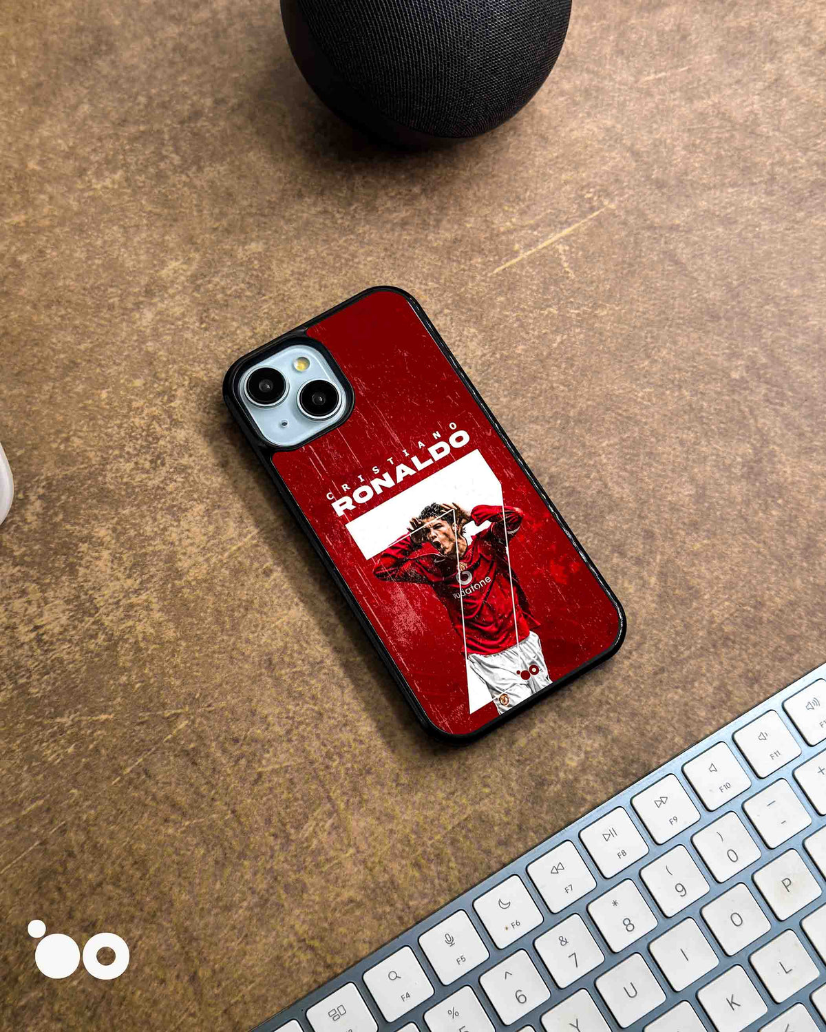 Cristiano Ronaldo Manchester United iPhone case featuring a vintage red No. 7 design with Ronaldo artwork