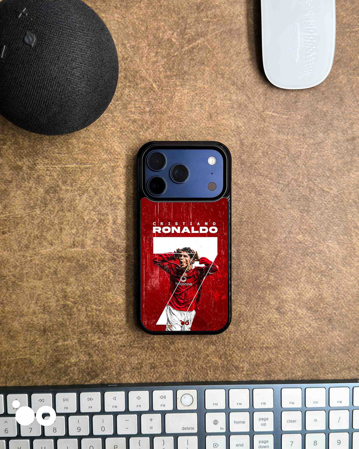 Cristiano Ronaldo Manchester United iPhone case featuring a vintage red No. 7 design with Ronaldo artwork